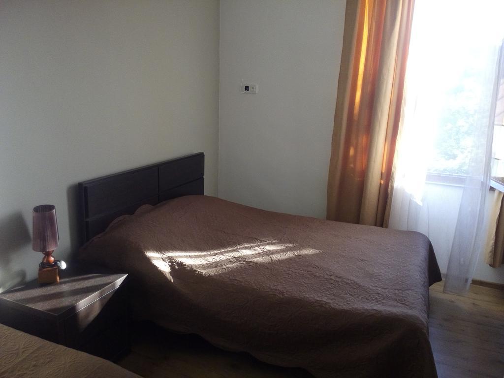Guest House Chirina Signagi Exterior foto