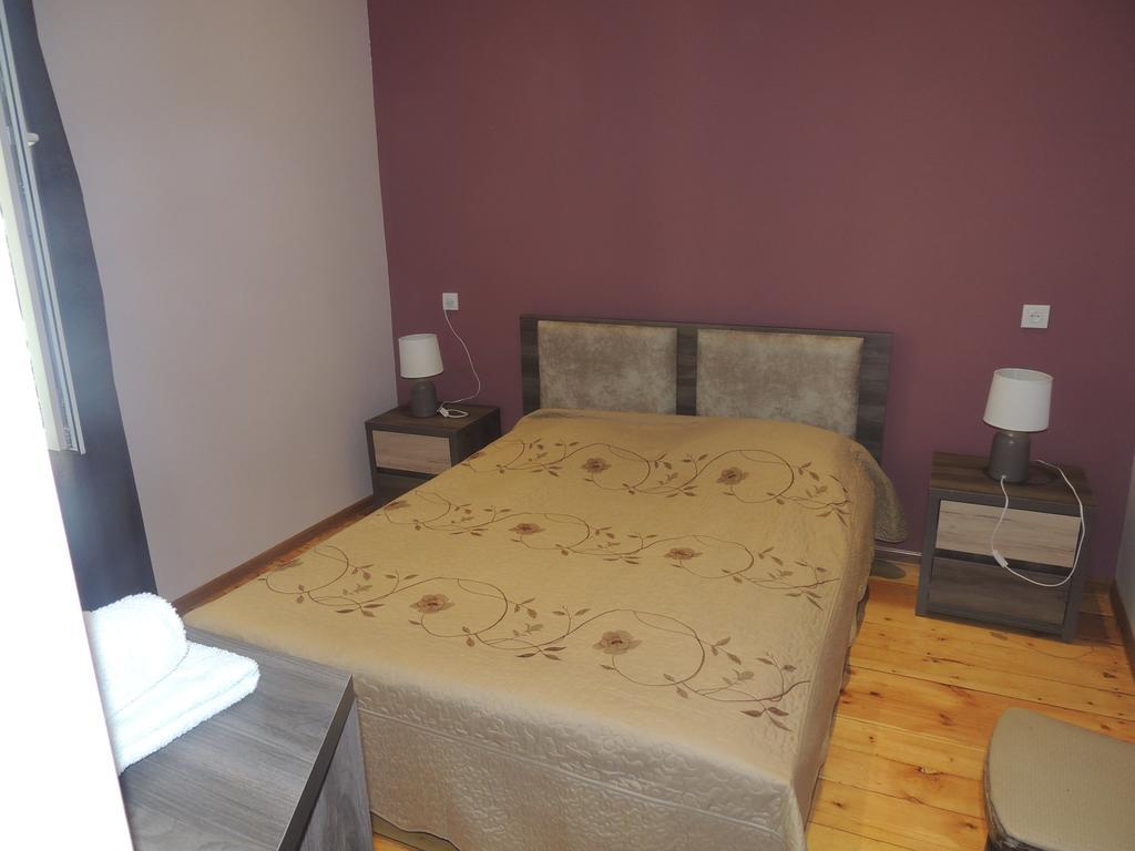 Guest House Chirina Signagi Exterior foto