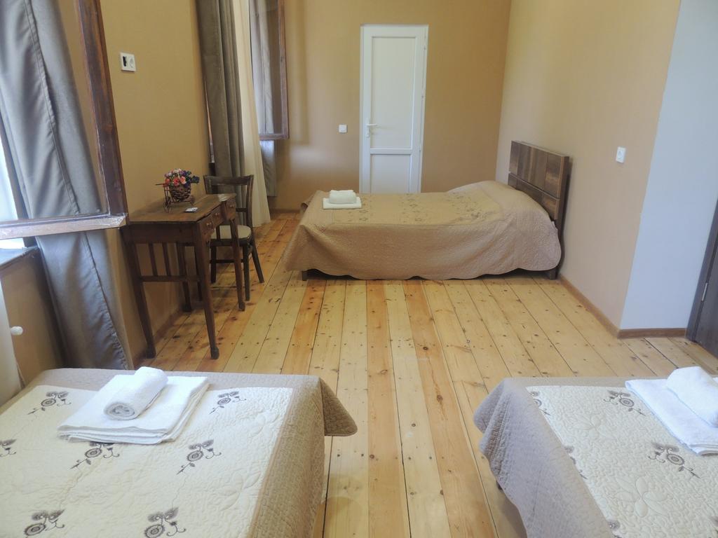 Guest House Chirina Signagi Exterior foto