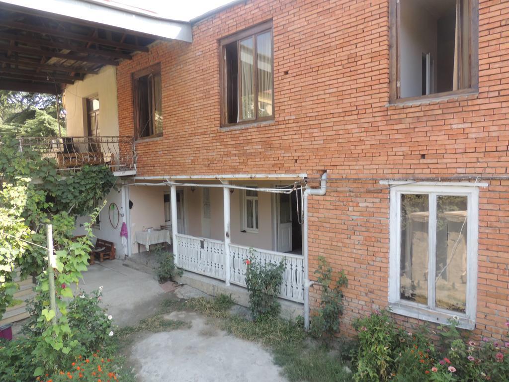 Guest House Chirina Signagi Exterior foto